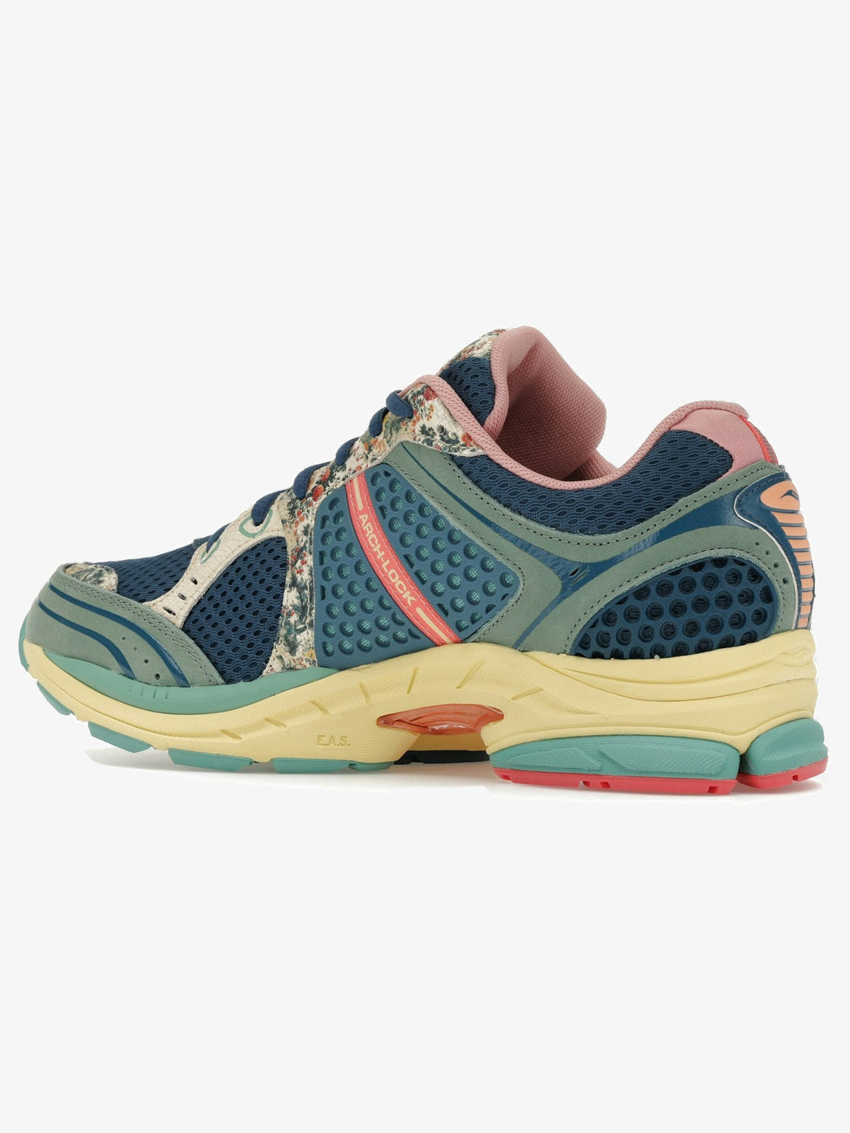 Saucony ProGrid Triumph 4 'Floral Blue Beige' β rear three-quarter