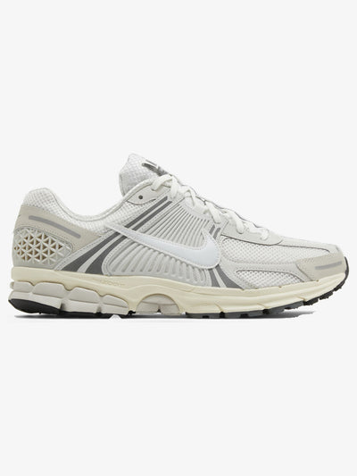 Nike Zoom Vomero 5 'Platinum Tint' – side