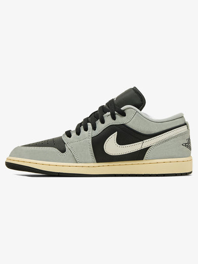Jordan 1 Low 'Light Smoke Grey Off Noir' – inner side