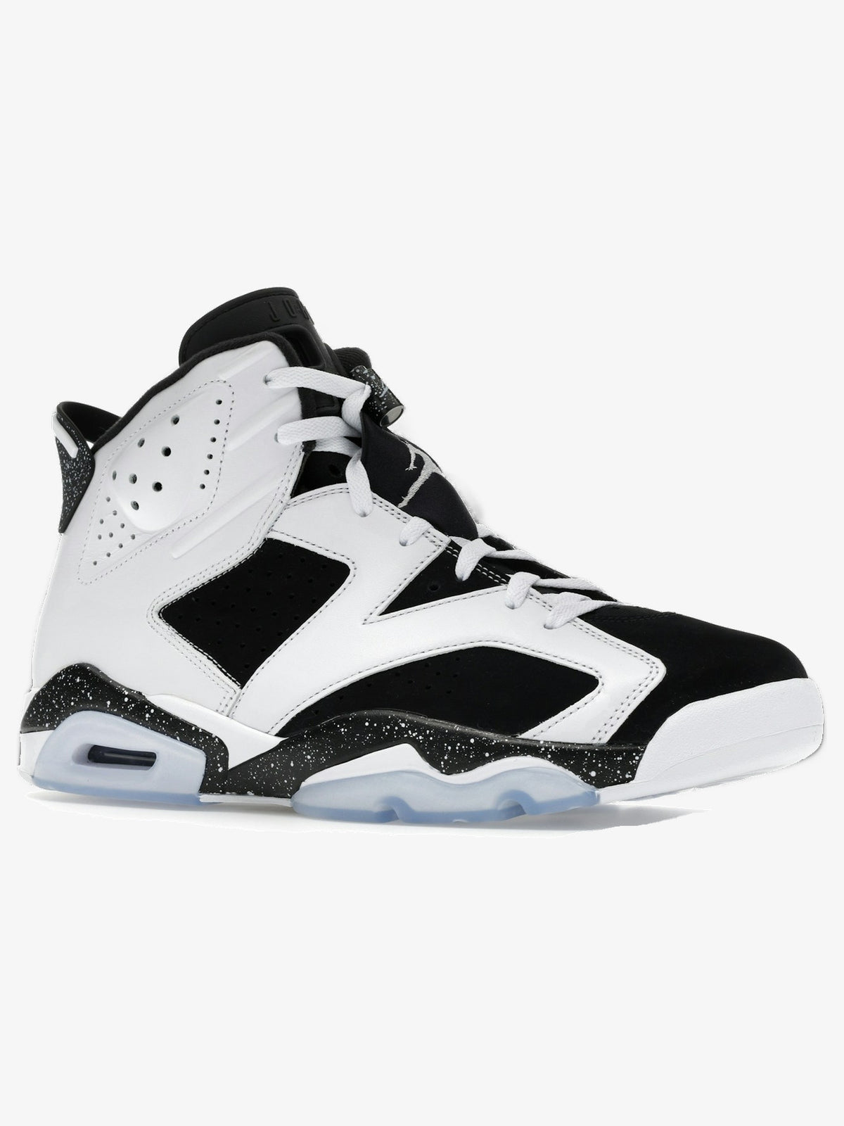 Jordan 6 Retro 'Oreo (2026)' – front three-quarter