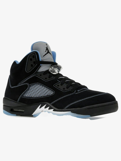 Jordan 5 Retro 'Black University Blue (2026)' – front three-quarter