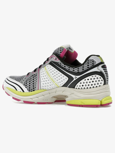 Saucony ProGrid Triumph 4 'White Fluo Pink' – rear three-quarter